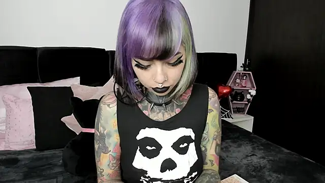 Snapshot of NikkiRamone chatting on February 15, 2025, 6:12 pm NikkiRamone online show from February 15, 2025, 6:12 pm