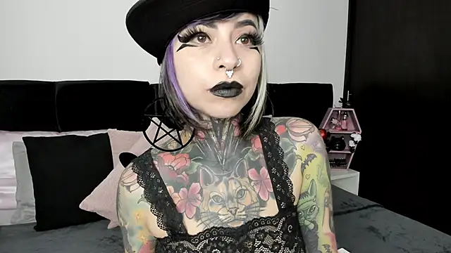 Snapshot of NikkiRamone chatting on February 19, 2025, 6:33 am NikkiRamone online show from February 19, 2025, 6:33 am