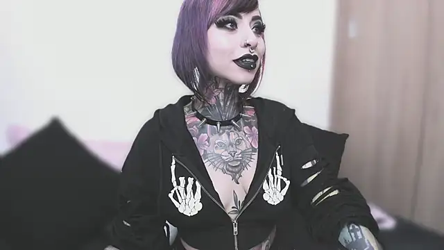 Snapshot of NikkiRamone chatting on September 12, 2025, 11:10 am NikkiRamone online show from September 12, 2025, 11:10 am