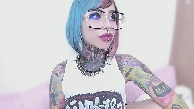 Snapshot of NikkiRamone chatting on September 30, 2025, 12:59 am NikkiRamone online show from September 30, 2025, 12:59 am