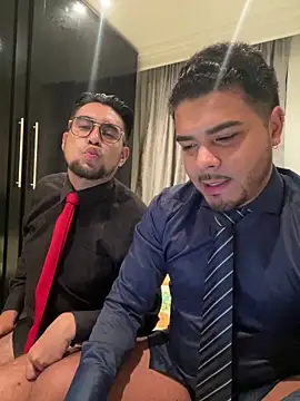 thiagowes online show from November 25, 2025, 2:22 am