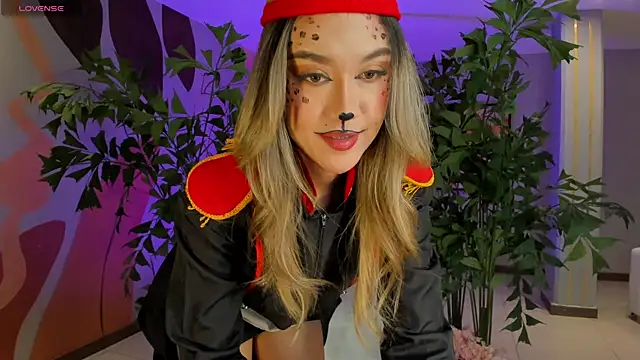 RebeccaHudson online show from October 31, 2025, 8:32 pm