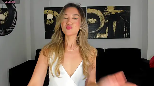 RebeccaHudson online show from November 18, 2025, 6:56 pm