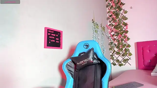 alexaa cutee online show from January 6, 2025, 3:53 am