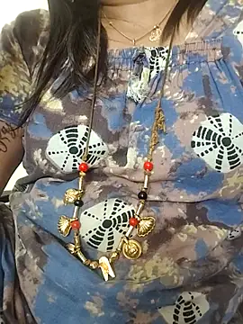 gaurika18 online show from October 31, 2025, 1:56 pm