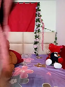 kymmgolden online show from March 25, 2026, 12:33 pm