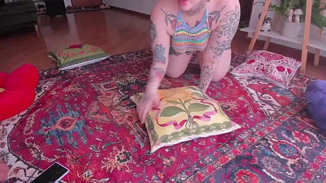 Snapshot of Whitekitty-exe chatting on February 6, 2025, 8:13 pm Whitekitty-exe online show from February 6, 2025, 8:13 pm