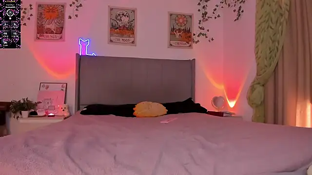 Snapshot of Whitekitty-exe chatting on December 18, 2025, 7:09 pm Whitekitty-exe online show from December 18, 2025, 7:09 pm