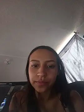 emma ambar online show from November 13, 2025, 4:39 pm