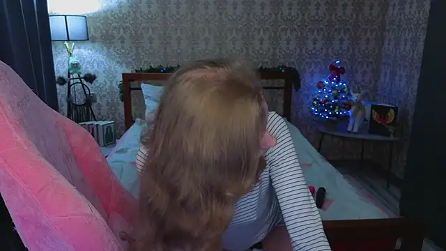 Lill Mary online show from December 17, 2025, 4:18 am