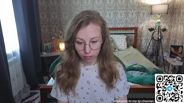 Snapshot of Lill_Mary chatting on April 28, 2026, 2:27 am Lill Mary online show from April 28, 2026, 2:27 am