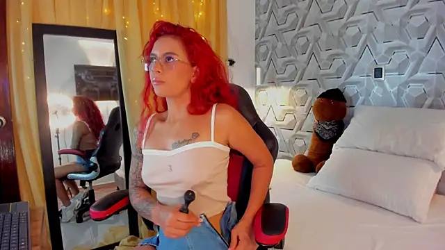 Sophiee Hill online show from October 25, 2025, 10:45 am