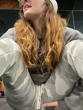 Snapshot of psilybaby chatting on March 1, 2025, 4:47 am psilybaby online show from March 1, 2025, 4:47 am