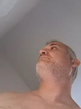 Snapshot of Holaluz2 chatting on December 16, 2025, 3:28 pm Holaluz2 online show from December 16, 2025, 3:28 pm