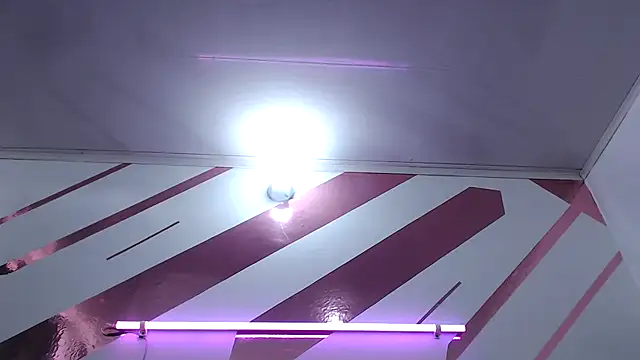 Kitten Hot  online show from December 2, 2025, 6:25 pm