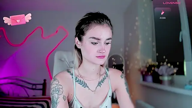 Snapshot of _Ravenaa chatting on December 4, 2024, 11:41 am Ravenaa online show from December 4, 2024, 11:41 am