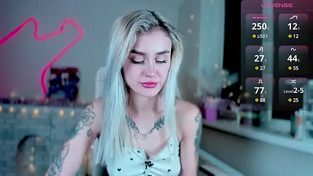 Snapshot of _Ravenaa chatting on December 14, 2024, 12:55 pm Ravenaa online show from December 14, 2024, 12:55 pm