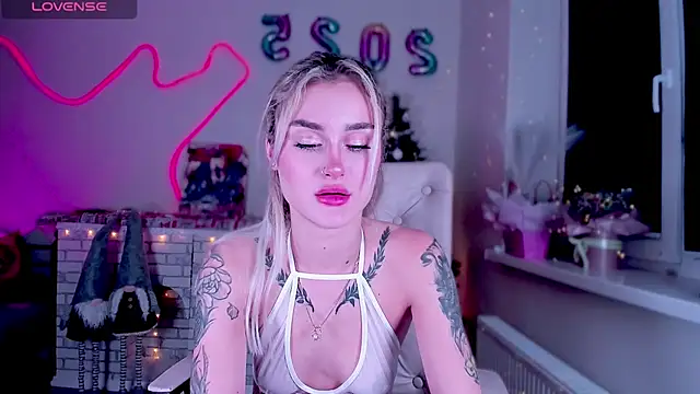 Snapshot of _Ravenaa chatting on December 22, 2024, 6:48 pm Ravenaa online show from December 22, 2024, 6:48 pm