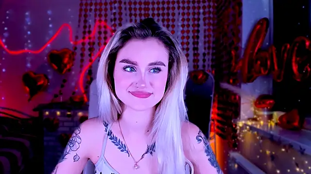 Snapshot of _Ravenaa chatting on February 19, 2025, 10:12 am Ravenaa online show from February 19, 2025, 10:12 am