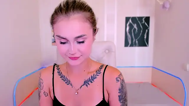 Snapshot of _Ravenaa chatting on September 13, 2025, 8:47 am Ravenaa online show from September 13, 2025, 8:47 am