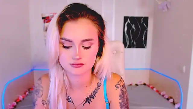 Snapshot of _Ravenaa chatting on September 29, 2025, 12:10 pm Ravenaa online show from September 29, 2025, 12:10 pm