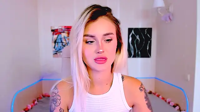 Snapshot of _Ravenaa chatting on October 4, 2025, 12:03 pm Ravenaa online show from October 4, 2025, 12:03 pm