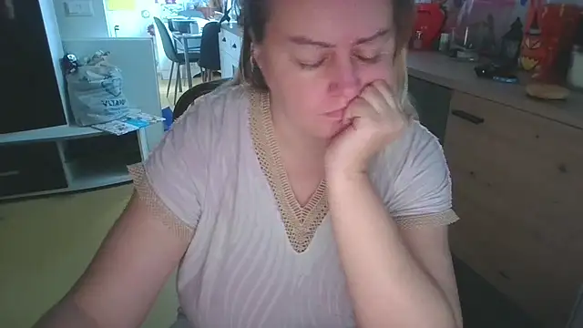 Meliss Official9 online show from November 13, 2025, 10:58 am