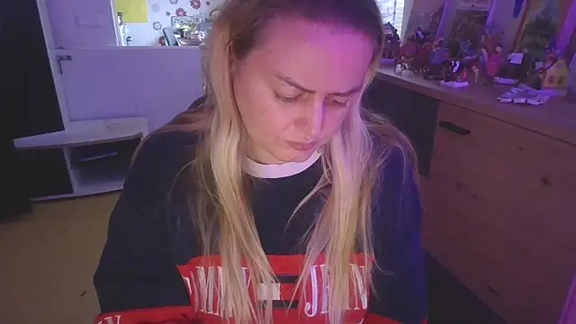 Meliss Official9 online show from December 5, 2025, 9:40 am