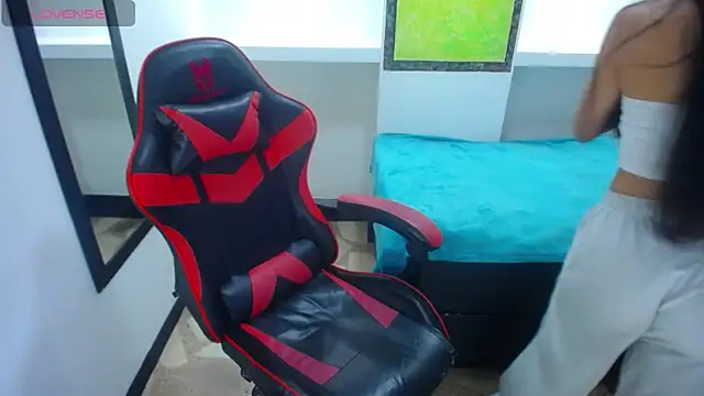 Catalehia Milk online show from February 26, 2025, 8:33 pm