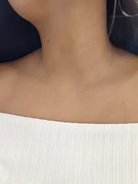 Catalehia Milk online show from November 26, 2025, 7:15 pm