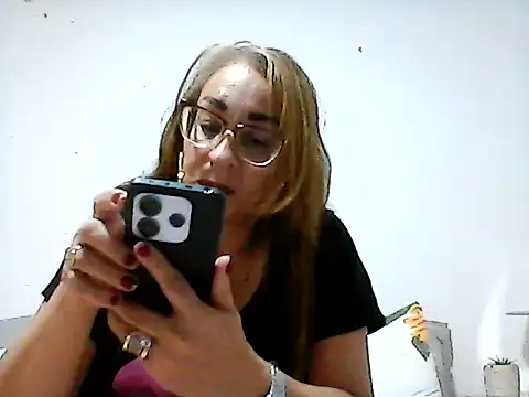 Snapshot of karlabarrera chatting on September 15, 2025, 9:59 pm karlabarrera online show from September 15, 2025, 9:59 pm