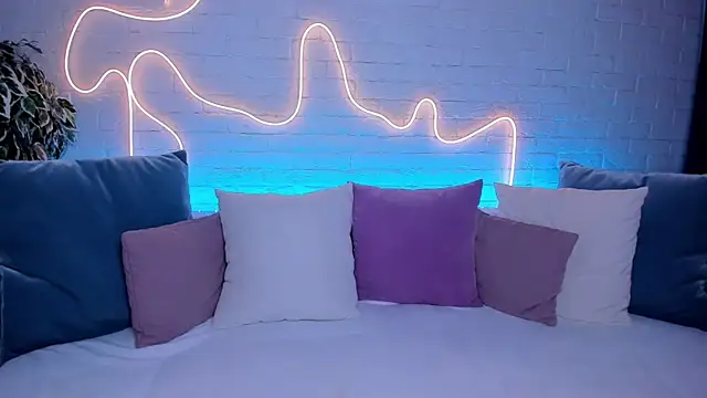 rossy babe  online show from October 14, 2025, 12:11 am