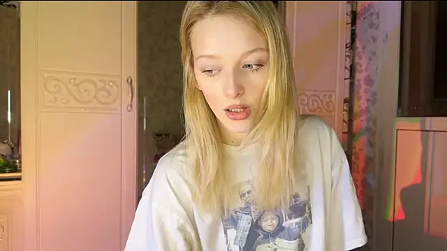 Evvie Summn1 online show from March 2, 2025, 3:27 pm