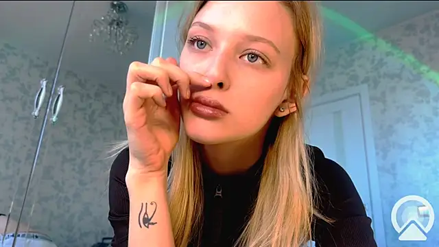 Evvie Summn1 online show from March 22, 2025, 3:20 am