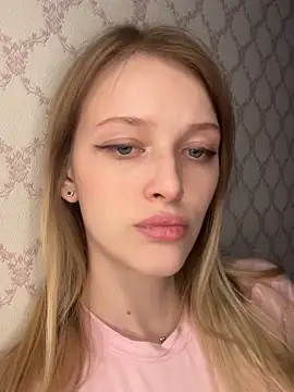 Evvie Summn1 online show from April 7, 2026, 4:18 pm