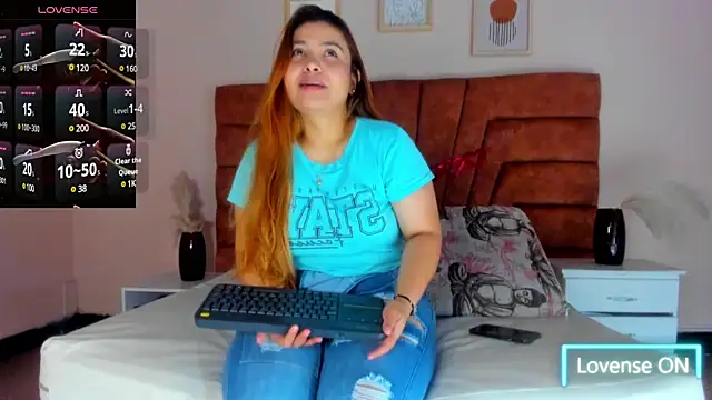 MAHIASMITH13 online show from February 15, 2025, 1:05 pm