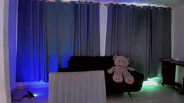 Snapshot of gatitavenecis chatting on April 22, 2026, 9:27 pm gatitavenecis online show from April 22, 2026, 9:27 pm