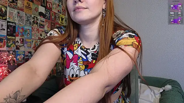 LittleLeen online show from December 1, 2025, 4:23 pm