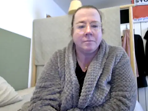 Snapshot of MarthaBriest chatting on March 5, 2026, 8:43 am MarthaBriest online show from March 5, 2026, 8:43 am