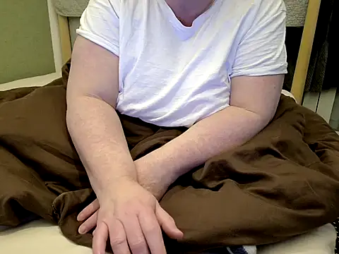 Snapshot of MarthaBriest chatting on April 12, 2026, 4:39 am MarthaBriest online show from April 12, 2026, 4:39 am