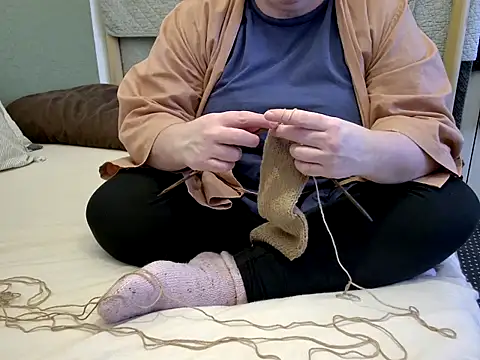 Snapshot of MarthaBriest chatting on April 15, 2026, 5:25 am MarthaBriest online show from April 15, 2026, 5:25 am