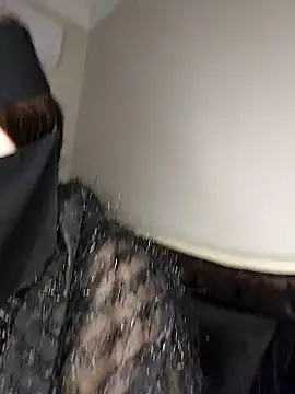 Snapshot of -Arab_milf- chatting on December 26, 2024, 8:18 am -Arab milf- online show from December 26, 2024, 8:18 am