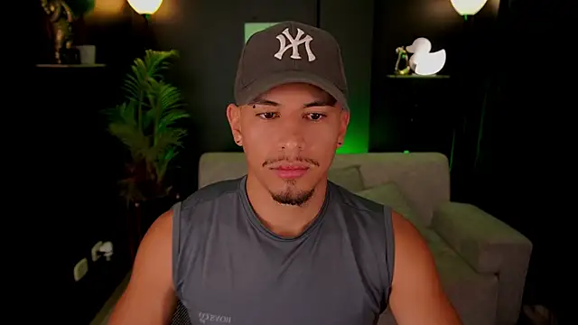 Aaronfox x online show from November 3, 2025, 10:49 am