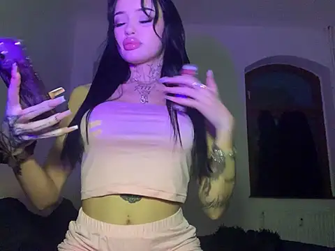 madelinexx online show from January 8, 2025, 4:33 pm