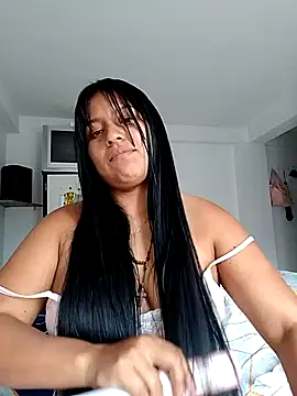  LATINA  online show from April 23, 2026, 9:06 pm