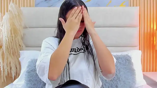 Jaslyn  Smith online show from March 25, 2026, 1:39 pm