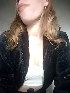 EvaRush online show from October 5, 2025, 9:02 pm