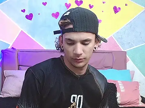 tylor boy online show from September 13, 2025, 2:22 am