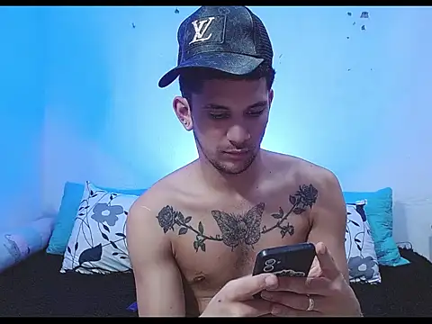 Snapshot of tylor_boy chatting on April 17, 2026, 9:29 pm tylor boy online show from April 17, 2026, 9:29 pm
