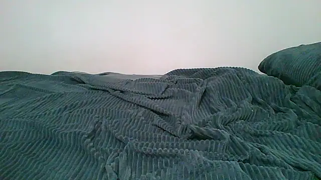 Snapshot of Emma_99 chatting on April 5, 2026, 12:24 pm Emma 99 online show from April 5, 2026, 12:24 pm